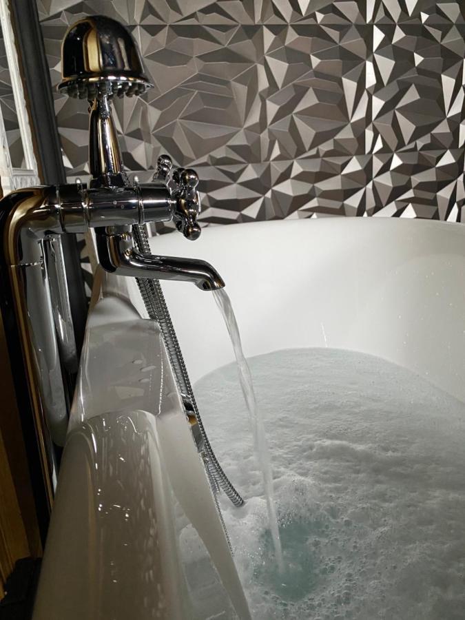 Hypolite Bed & Breakfast Avesnes-sur-Helpe ภายนอก รูปภาพ