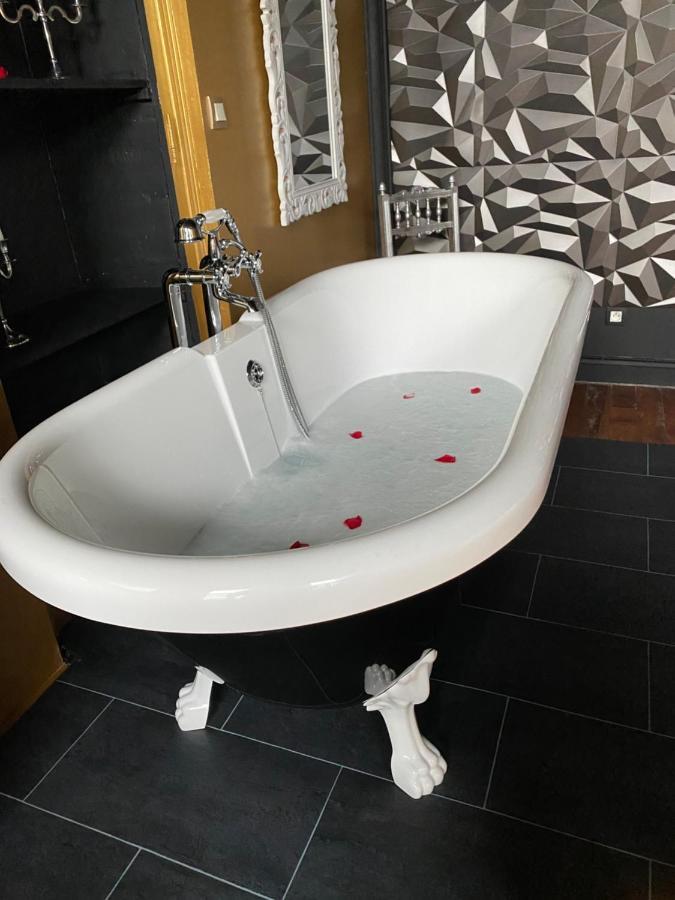 Hypolite Bed & Breakfast Avesnes-sur-Helpe ภายนอก รูปภาพ